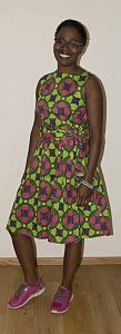 Deze jurk is gemaakt van een Vliscostof; uit de collectie ‘Voilà for you.’ Een heerlijke zomerse jurk van een lichte, soepele stof. | Naai- en verstelwerk